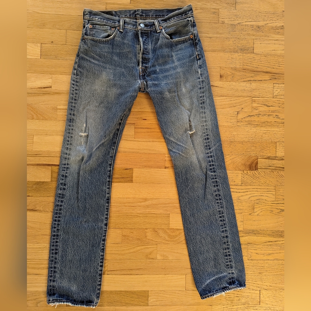 Classic Levi's 501 distressed button fly blue jeans 32x34
